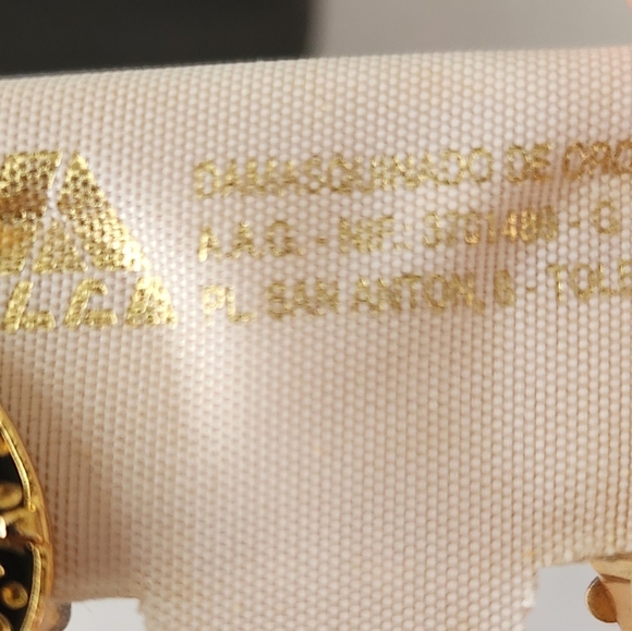 Damascene Gold Flower Design Oval Shape Earrings - Picture 3 of 4